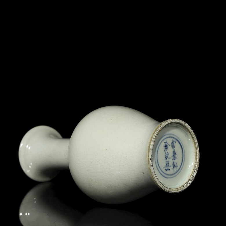 White glazed porcelain vase, 20th century - 3