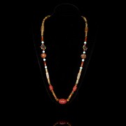 Agate and liuli necklace, Qing dynasty