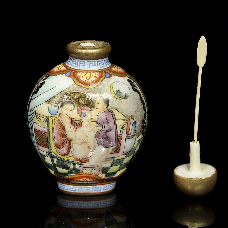 An enameled porcelain snuff bottle, with Qianlong mark