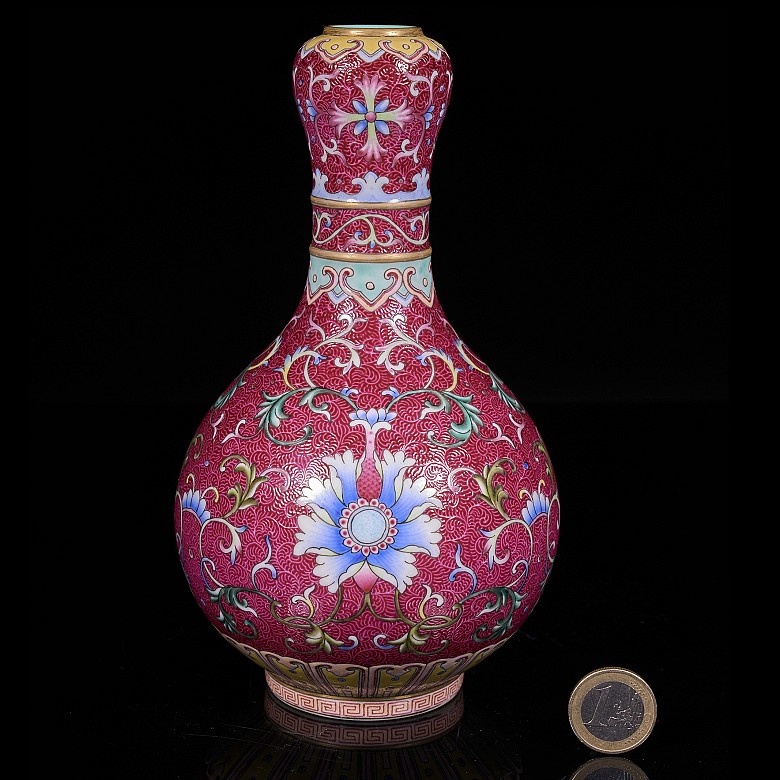 Porcelain vase “famille rose”, Qing dynasty, with Qianlong seal