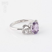 18k white gold ring with amethyst and diamonds.