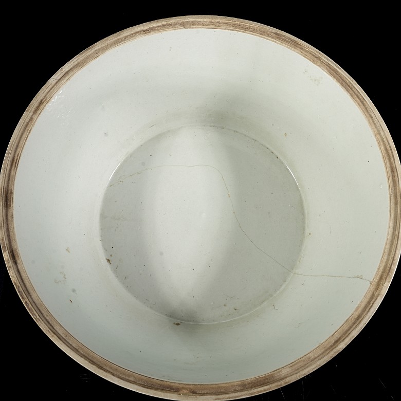 Blue-and-white porcelain ‘Dragon’ fish bowl, with Xuande mark, Ming dynasty