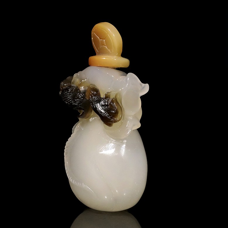 Agate Snuff Bottle, Qing dynasty, Qianlong