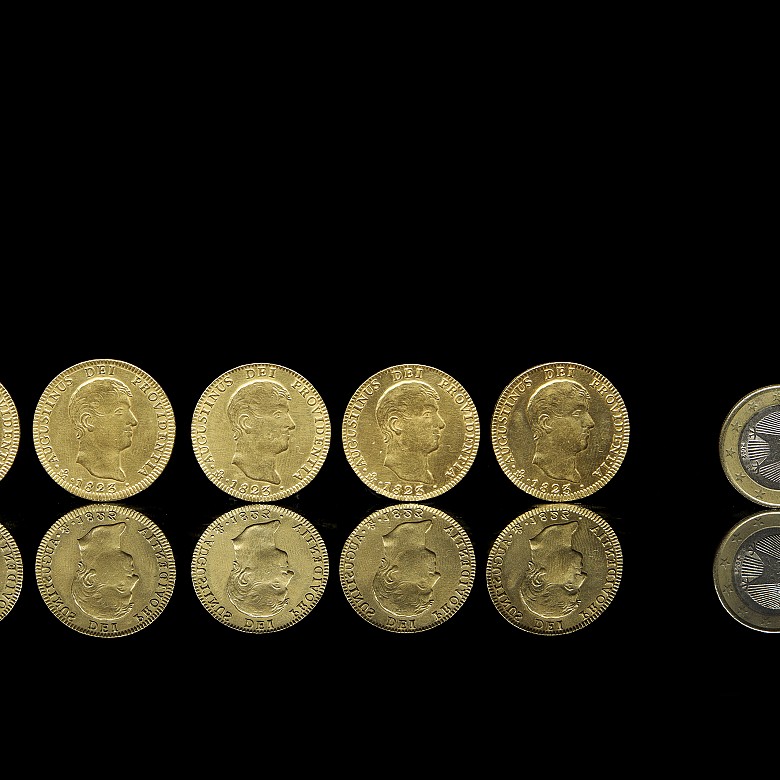 Cinco monedas de oro  