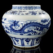 Glazed ceramic ‘Dragons’ vase, Yuan dynasty