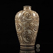 Meiping ‘Intertwined Flowers’ vase, Song dynasty