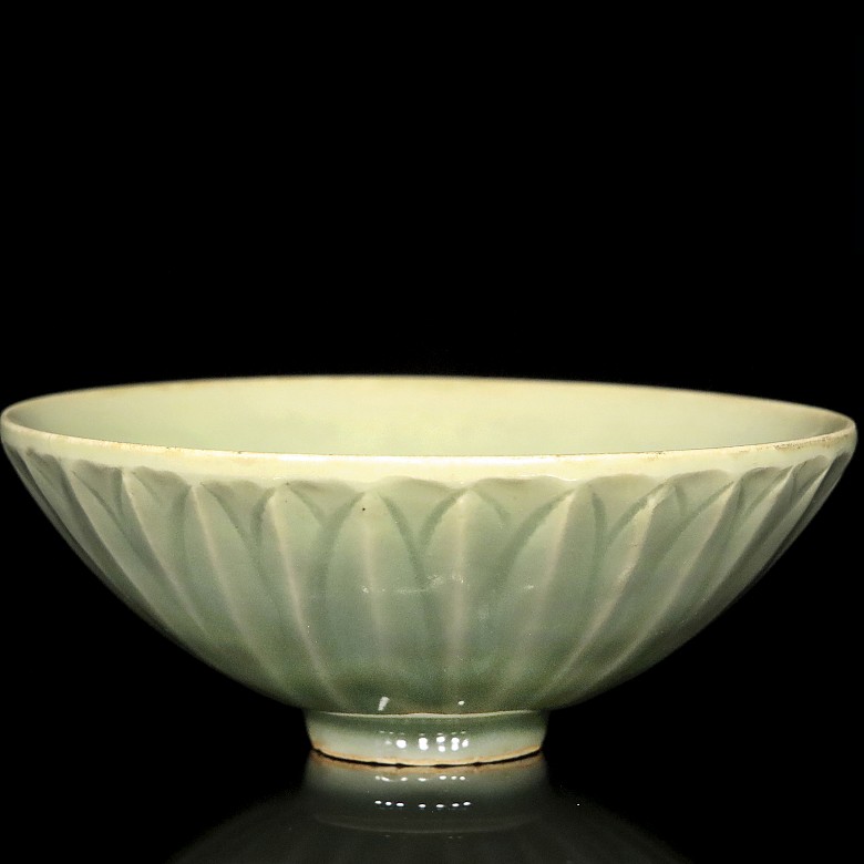 A longquan celadon bowl, Song dynasty or later