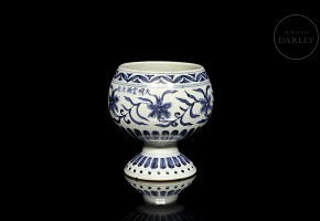 Copa de cerámica vidriada azul y blanco, con marca Xuande