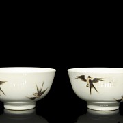 Pair of porcelain bowls “Swallows”, with Qing dynasty seal - 2