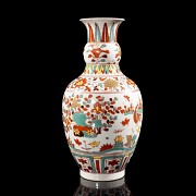 Porcelain vase pink family ‘Chickens and Chickens’, Qing dynasty