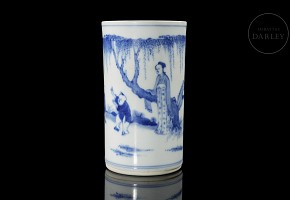 Porcelain brush pot ‘Garden Scene’, 20th century