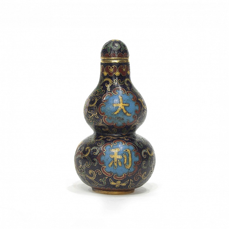 Cloisonne snuff bottle, with Qianlong mark.