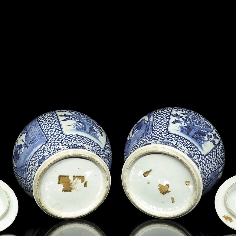 Pair of blue and white porcelain tibors, Jingdezhen, Qing dynasty