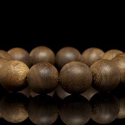 Bracelet with 14 carved wood beads