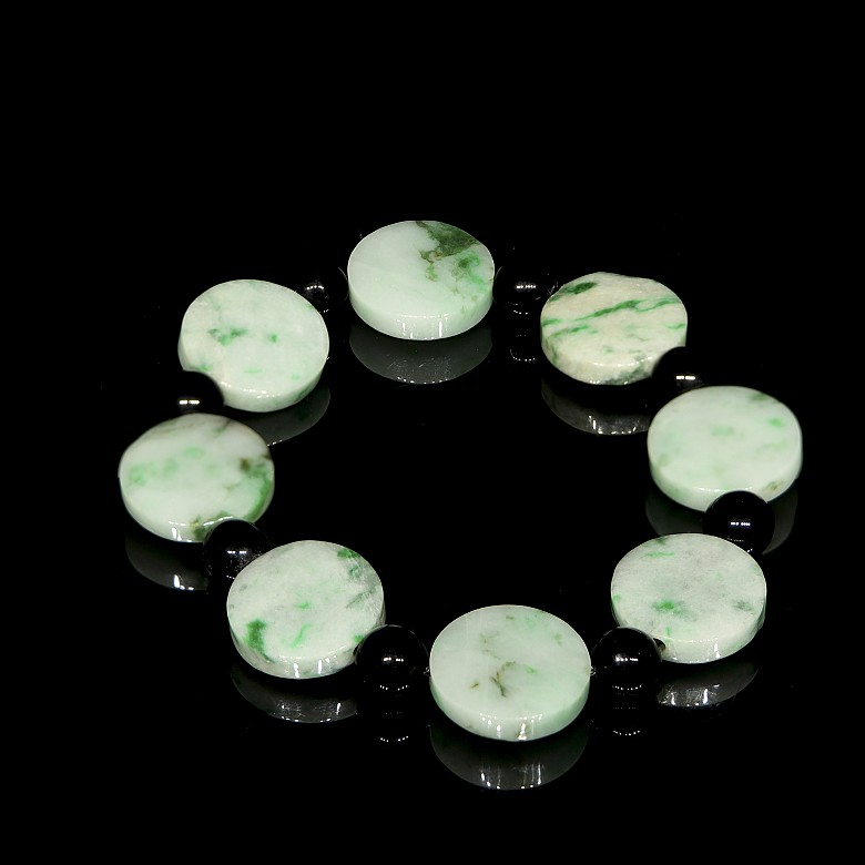 Natural jadeite bracelet, Qing dynasty