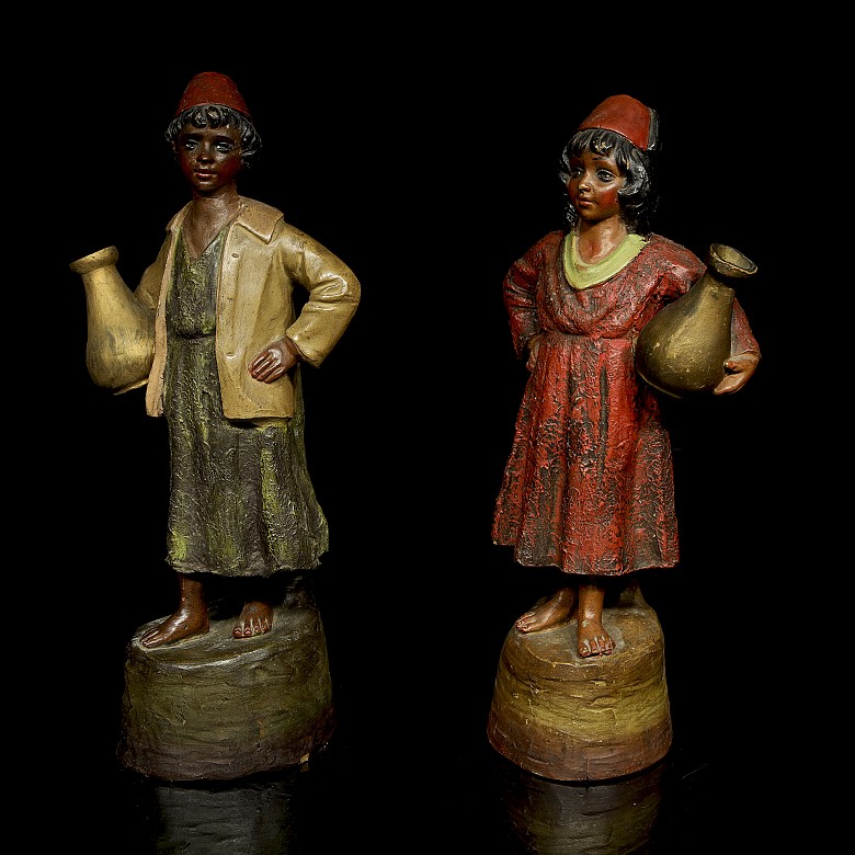 Pareja de figuras de terracota estilo orientalista, s. XX