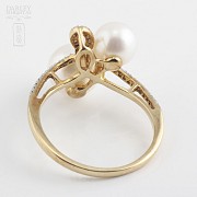 18 kt yellow gold ring, white pearls and diamonds