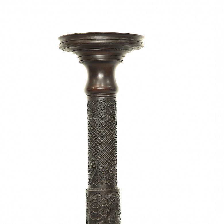 Pedestal de madera tallada, s.XIX