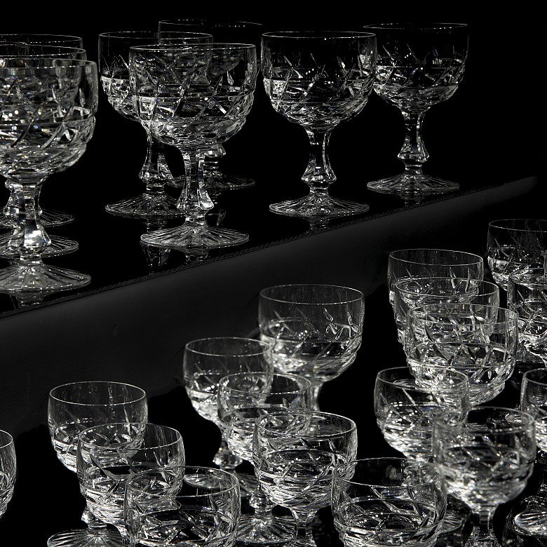 Carved glassware, 20th Century