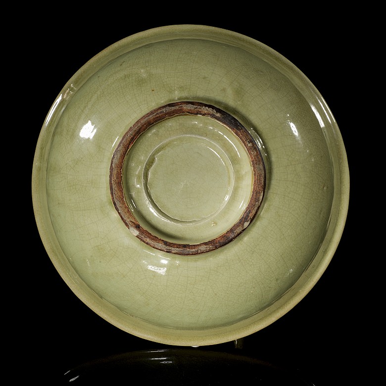 Large celadon-glazed ceramic bowl, Qing dynasty