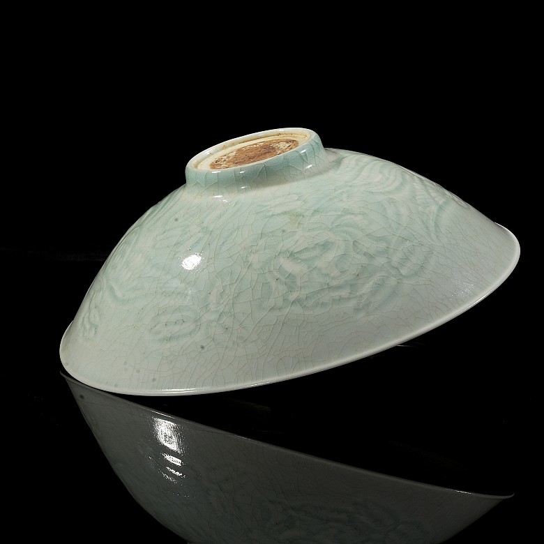 Glazed porcelain ‘Phoenix and Peony’ bowl, Song dynasty