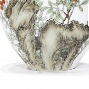 A Falangcai porcelain vase with nature and birds, Qianlong (1736 - 1795).