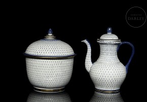 Conjunto de tetera y recipiente de porcelana, s.XX