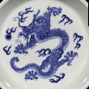 Porcelain plate with dragon, with Kangxi mark