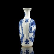 Jarrón de porcelana azul y blanco 