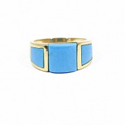 Turquoise ring in 18k yellow gold.