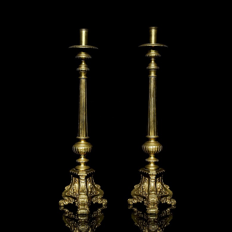 Pareja de candelabros de altar, s.XX