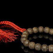 Carved wooden bead bracelet 