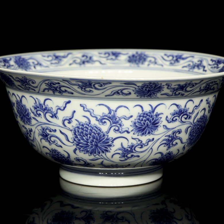 Small blue and white porcelain bowl “Peonies” with mark on base