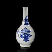 Blue-and-white glazed porcelain ‘Bogu Hua’ Dan Ping vase, Qing dynasty