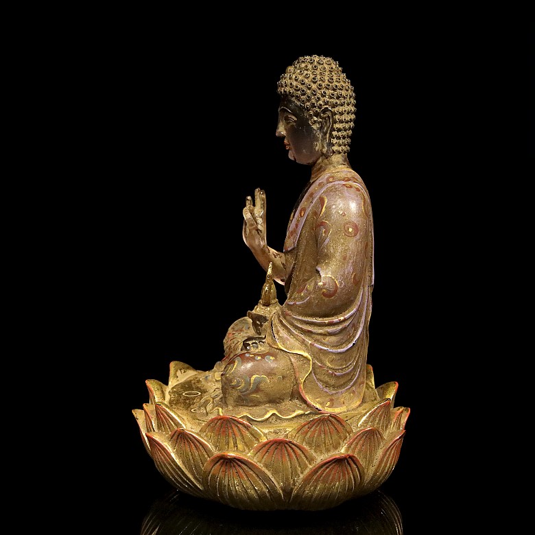 Enamelled glass Guanyin Buddha, Tang dynasty