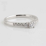 Solitaire 18k white gold and diamonds