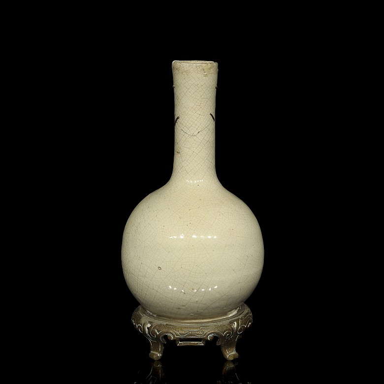 Small ‘Gē yáo’ glazed vase, Qing dynasty