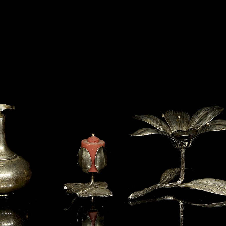 Tres objetos decorativos de plata, s.XX