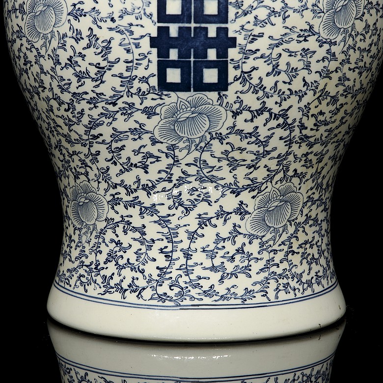 Ginger jar, blue and white, 20th century