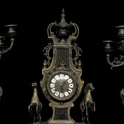 Bronze and marble clock with garnish, 20th century - 7