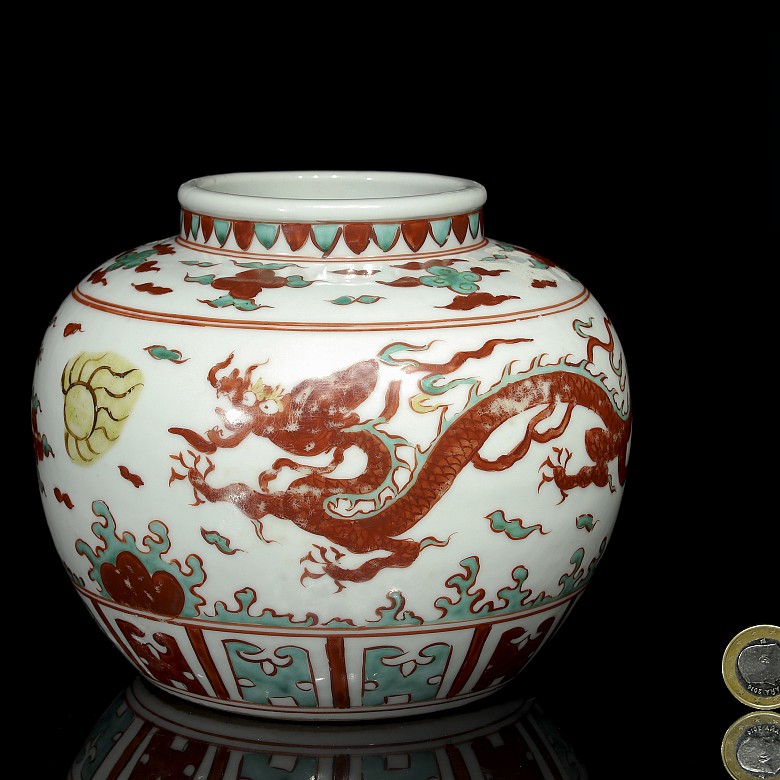 Porcelain vase with dragon, with Jiajing-Ming mark