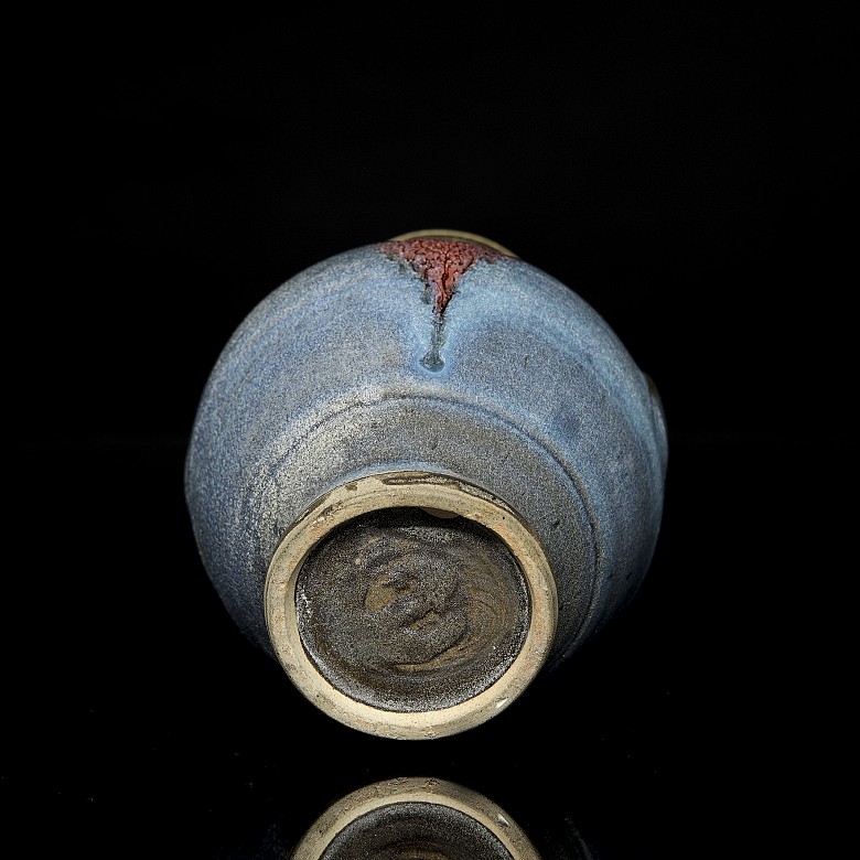 Small Junyao ceramic vase, 20th century