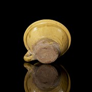 Yellow-glazed ceramic cup, Jin style