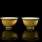 Pair of yellow-glazed porcelain cups, Qing dynasty