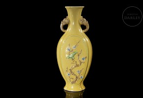 Three-colour glazed porcelain vase ‘Bird and branch’, Qing dynasty