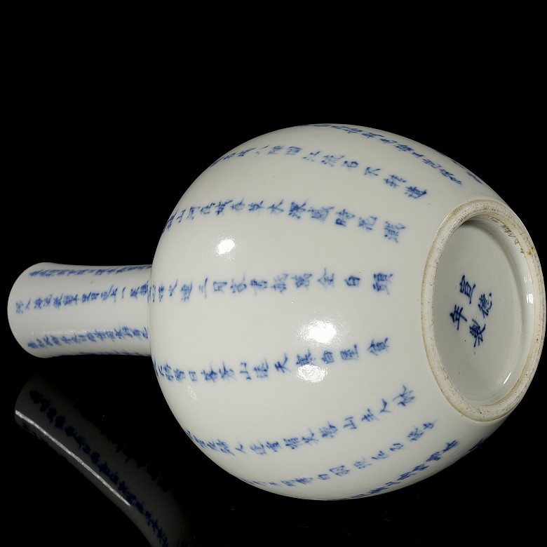 Glazed porcelain ‘Dan Ping’ vase with poem, with seal on the base