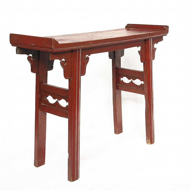 Lacquered wooden table, 20th century