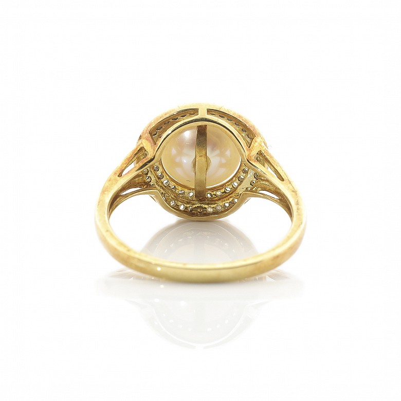 18k yellow gold ring with pearl and diamonds