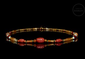 Agate and liuli necklace, Qing dynasty