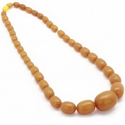 Necklace with diminishing amber beads.